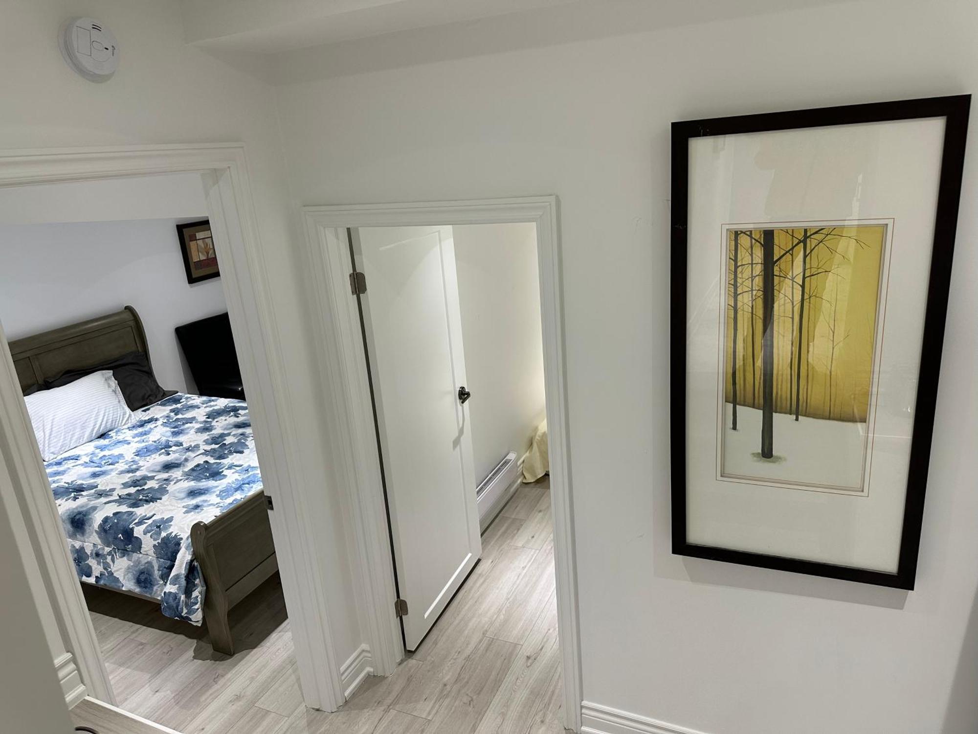 Double Bedroom On Up Or 3 Bedrooms In Basement Near Eglinton Subway Station Toronto Eksteriør bilde