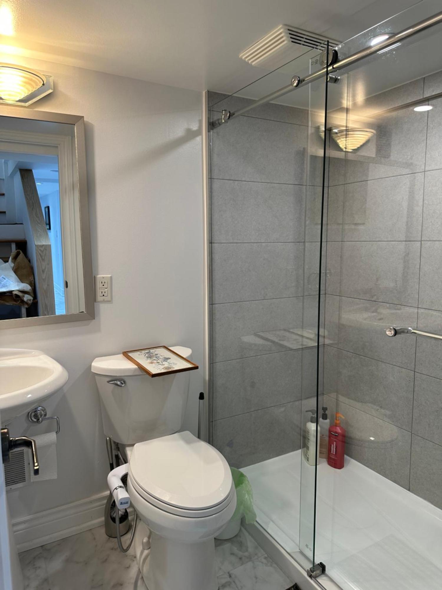 Double Bedroom On Up Or 3 Bedrooms In Basement Near Eglinton Subway Station Toronto Eksteriør bilde