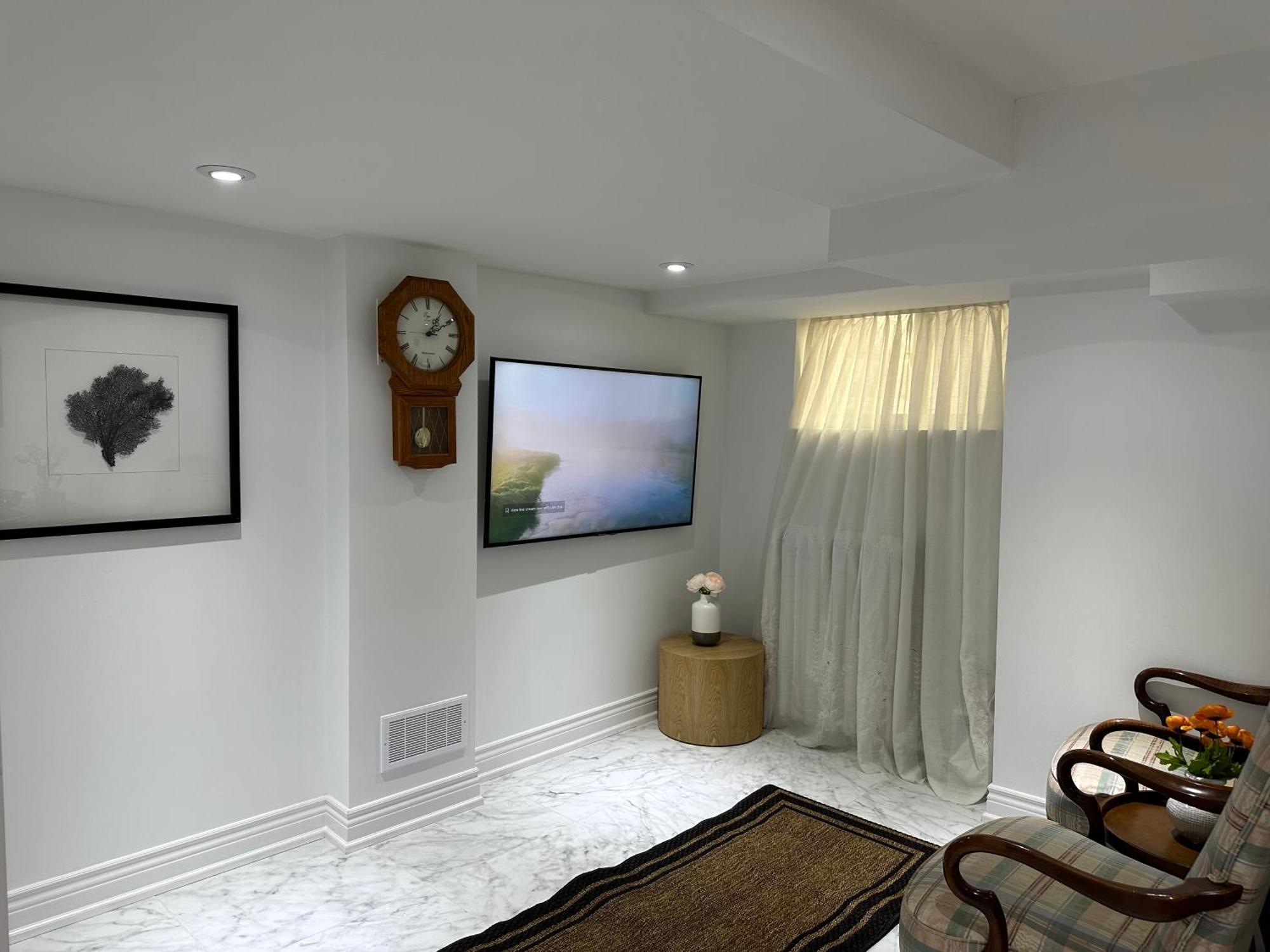 Double Bedroom On Up Or 3 Bedrooms In Basement Near Eglinton Subway Station Toronto Eksteriør bilde