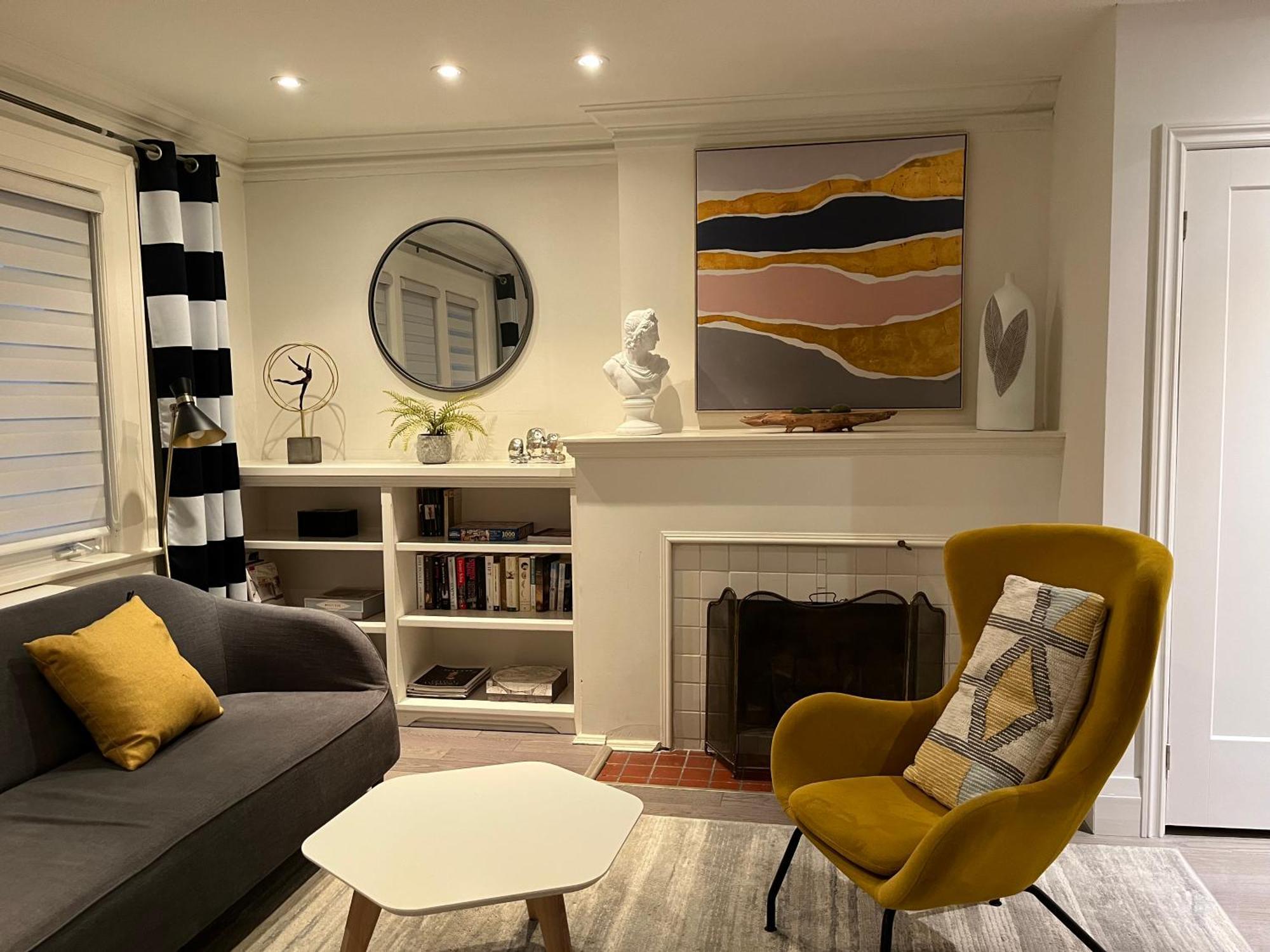 Double Bedroom On Up Or 3 Bedrooms In Basement Near Eglinton Subway Station Toronto Eksteriør bilde