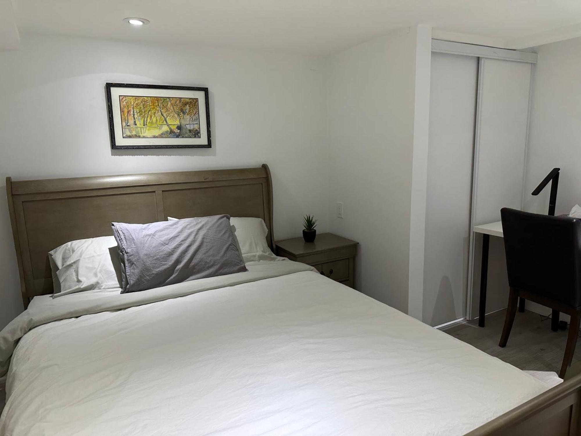 Double Bedroom On Up Or 3 Bedrooms In Basement Near Eglinton Subway Station Toronto Eksteriør bilde