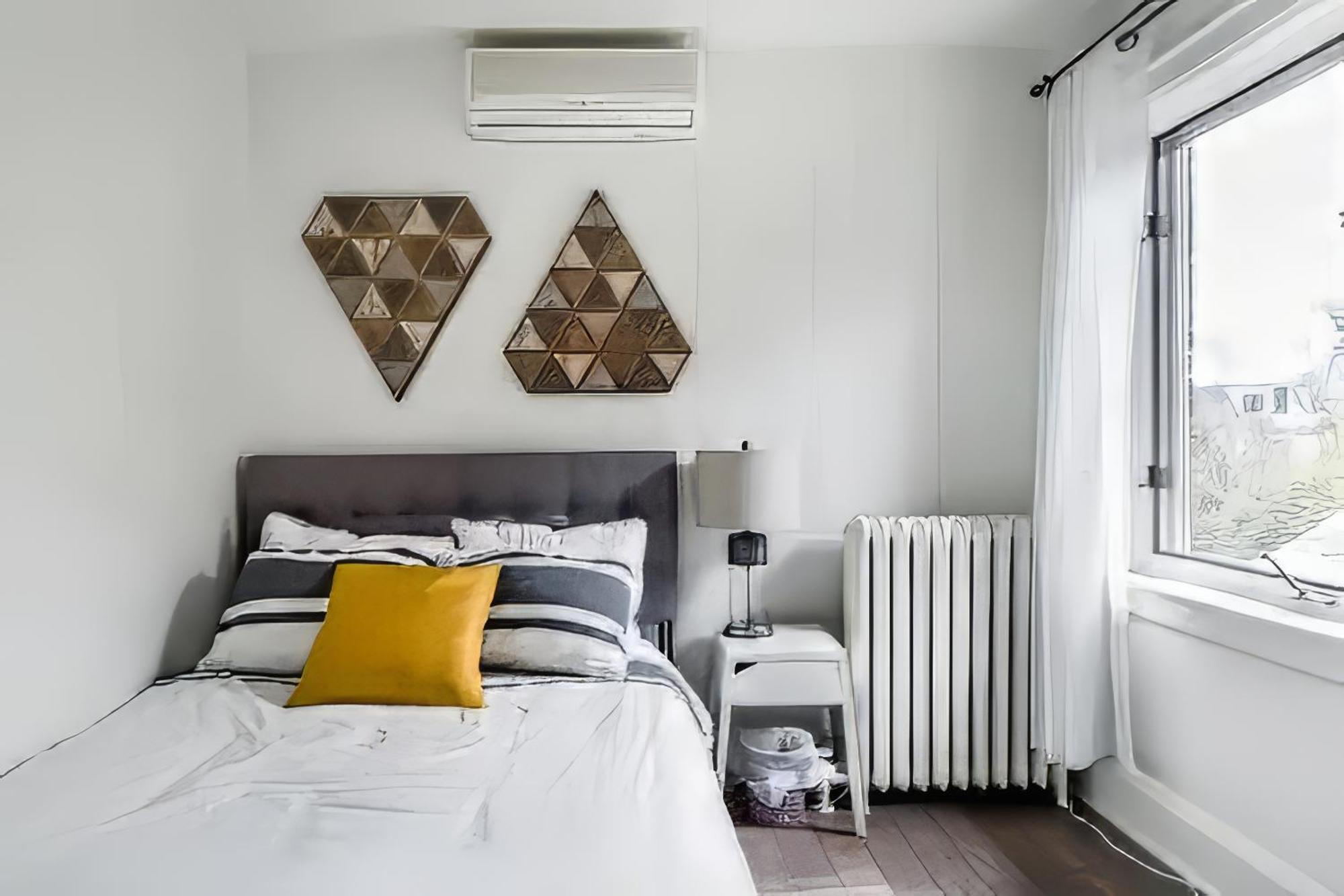 Double Bedroom On Up Or 3 Bedrooms In Basement Near Eglinton Subway Station Toronto Eksteriør bilde