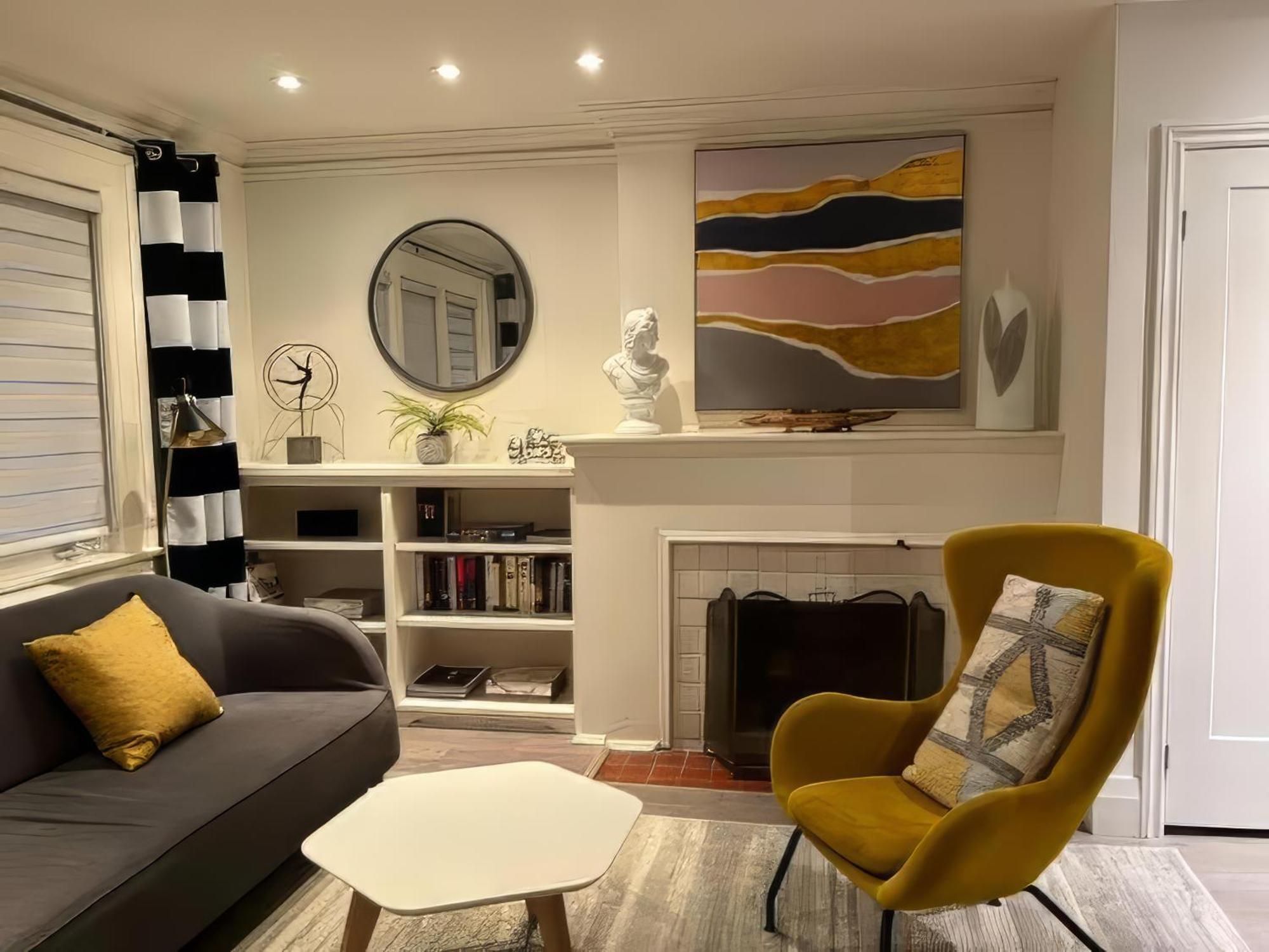 Double Bedroom On Up Or 3 Bedrooms In Basement Near Eglinton Subway Station Toronto Eksteriør bilde