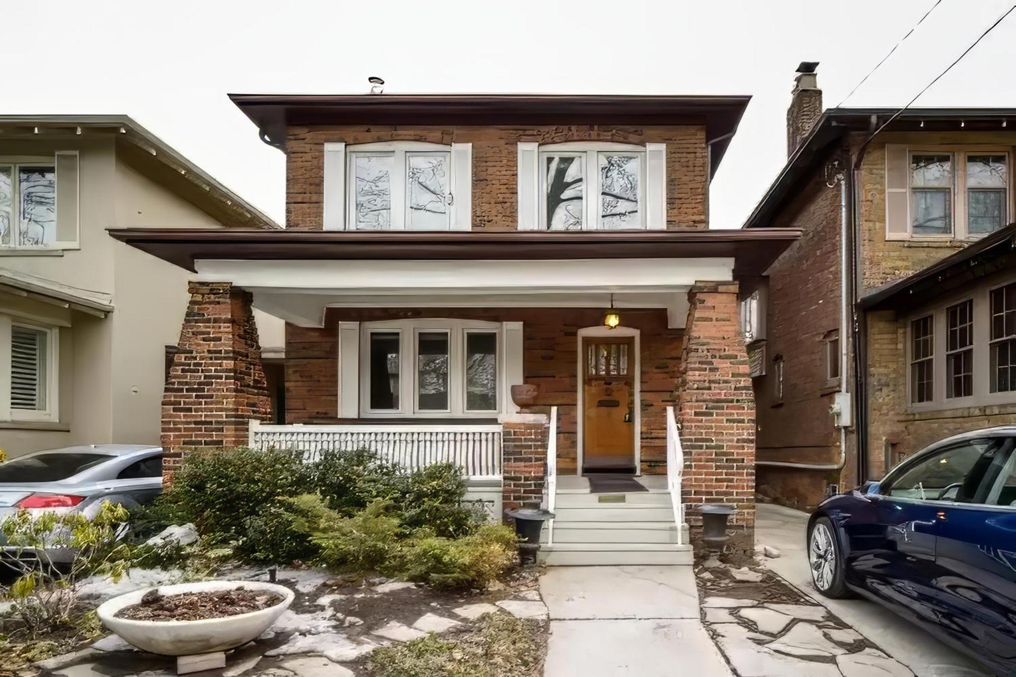 Double Bedroom On Up Or 3 Bedrooms In Basement Near Eglinton Subway Station Toronto Eksteriør bilde