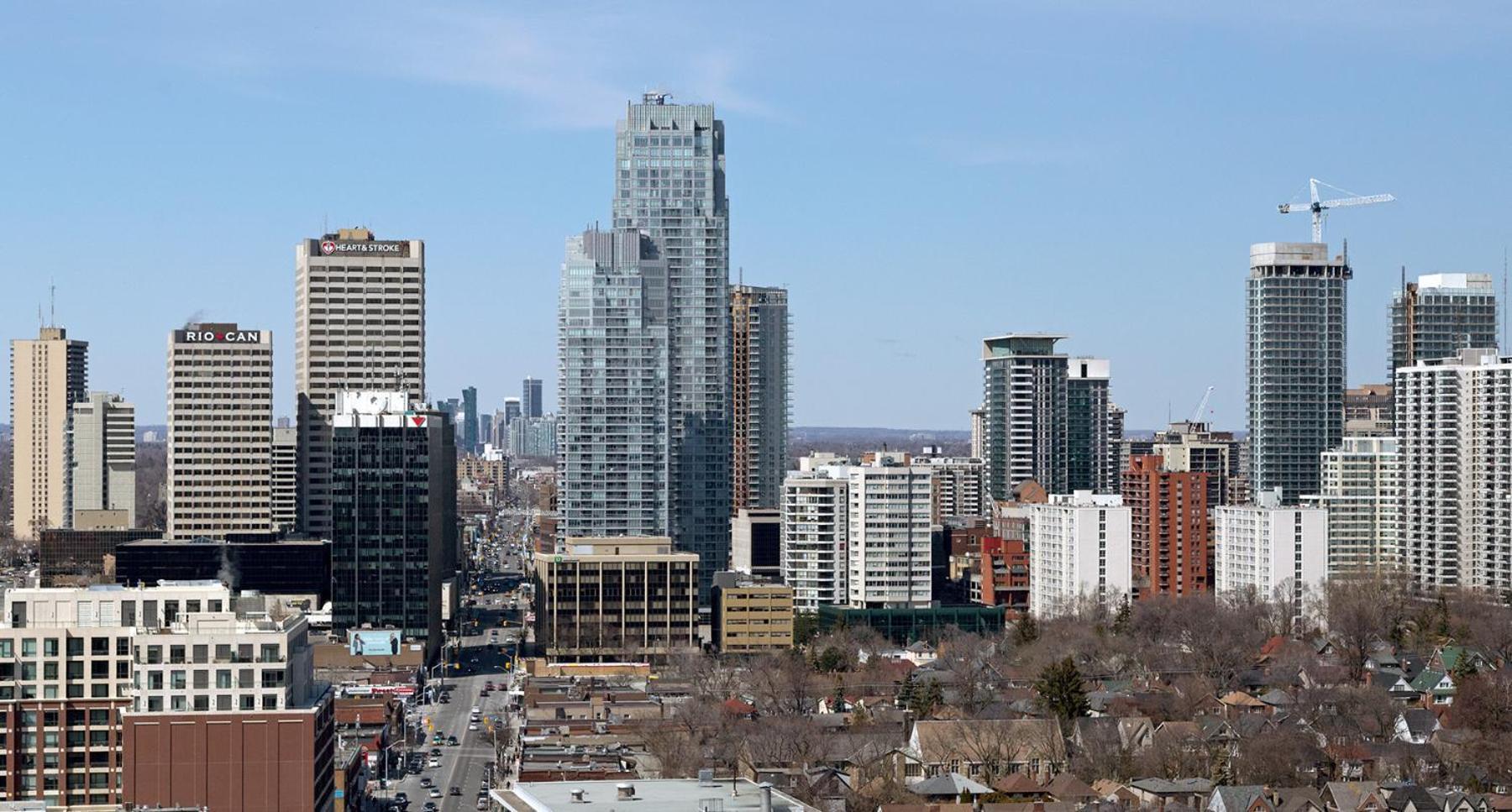 Double Bedroom On Up Or 3 Bedrooms In Basement Near Eglinton Subway Station Toronto Eksteriør bilde